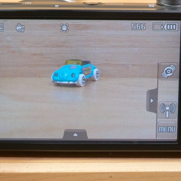 Samsung ST5500 14.2 MP Digital Camera, with 7x Optical Zoom, AMOLED touchscreen - Picture 3 of 9